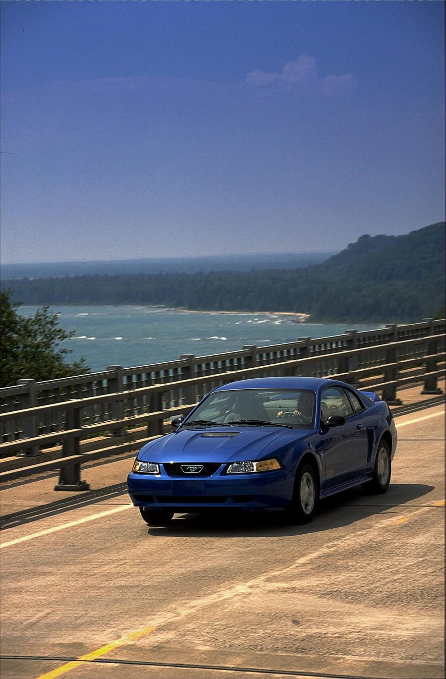 Ford Mustang 1999 года  (фото 33 из 60)